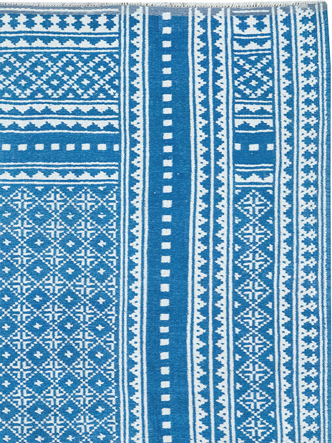 Vintage Persian Flatweave Kilim Accent Rug, No.32078 - Galerie Shabab