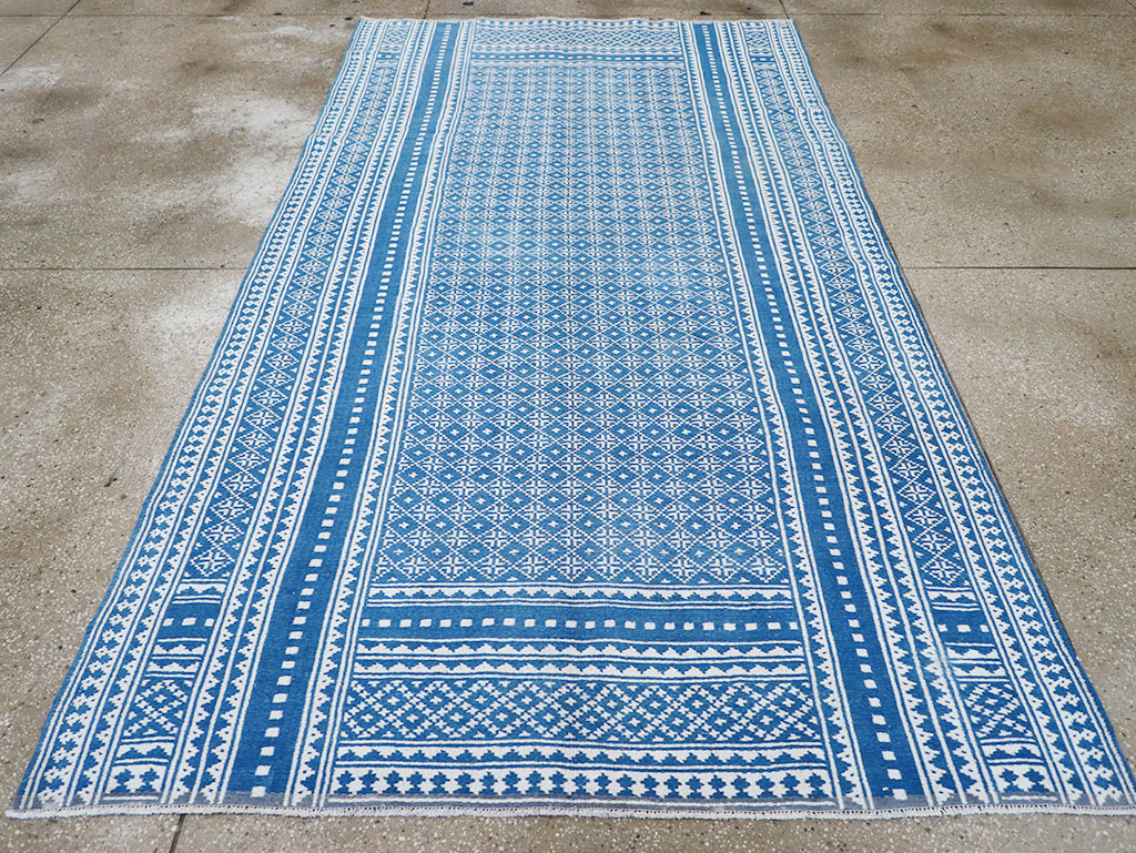 Vintage Persian Flatweave Kilim Accent Rug, No.32078 - Galerie Shabab