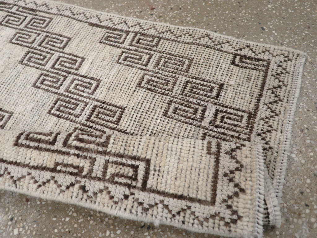 Modern East Turkestan Khotan Throw Rug, No.32133 - Galerie Shabab