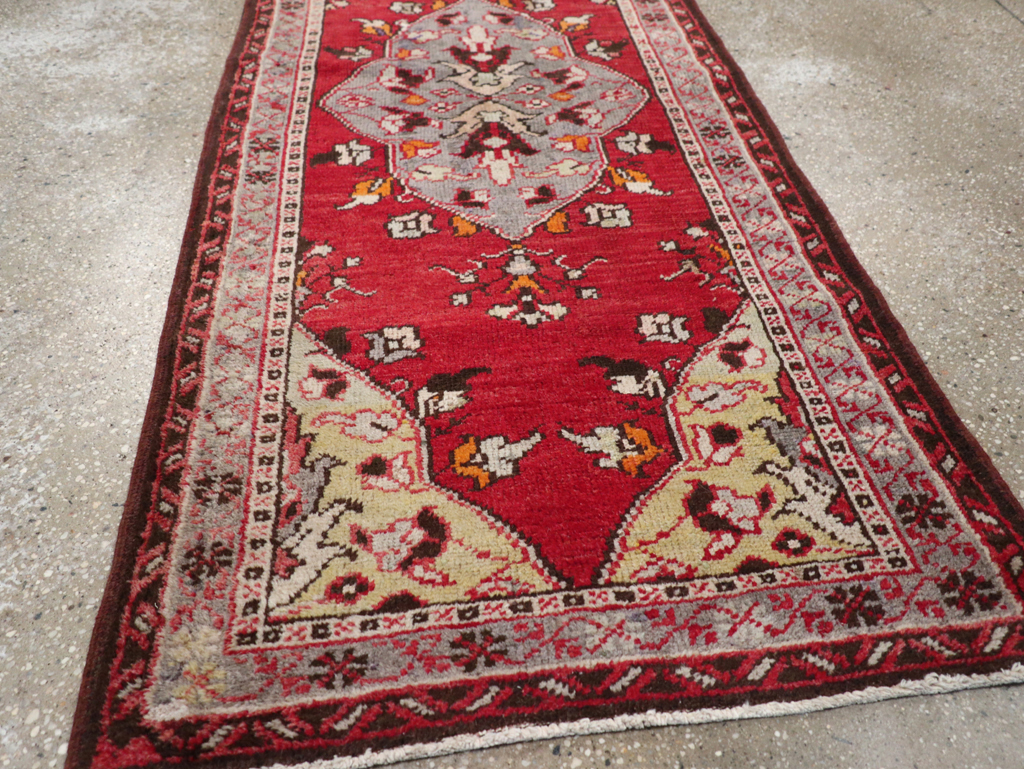 Vintage Turkish Anatolian Throw Rug, No.32147 - Galerie Shabab