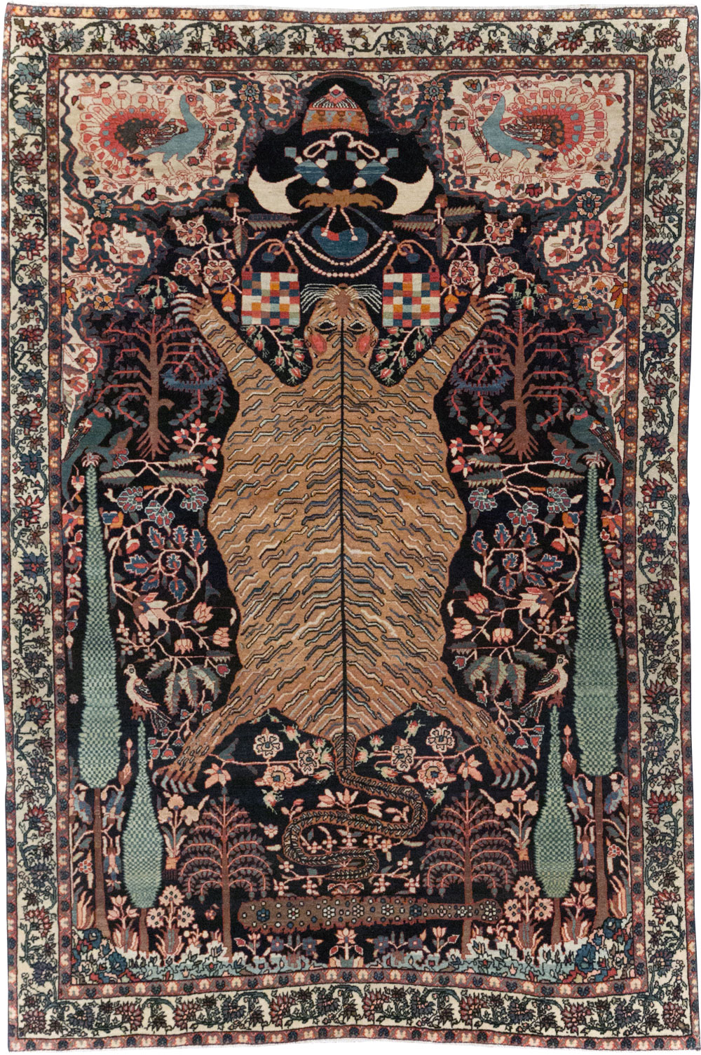 Antique Persian Sarouk Fereghan Pictorial Accent rug, No.32173 - Galerie Shabab
