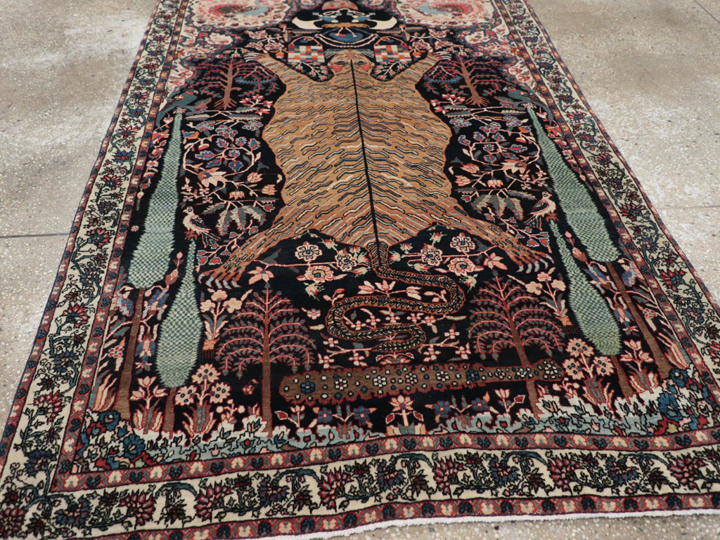 Antique Persian Sarouk Fereghan Pictorial Accent rug, No.32173 - Galerie Shabab