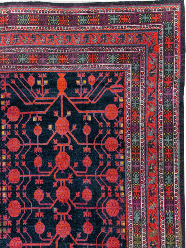 Antique East Turkestan Khotan Long and Narrow Gallery Carpet, No.32195 - Galerie Shabab