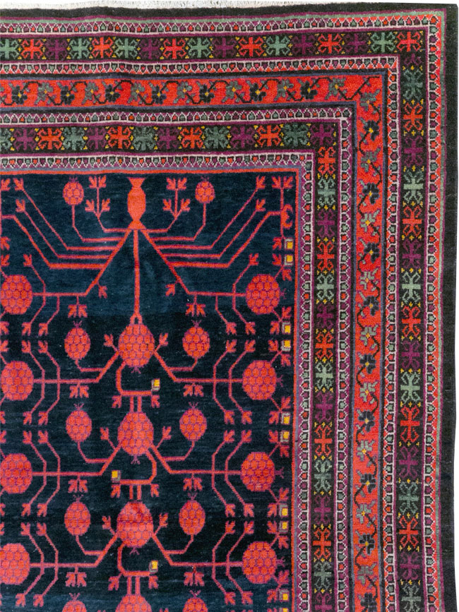 Antique East Turkestan Khotan Long and Narrow Gallery Carpet, No.32195 - Galerie Shabab
