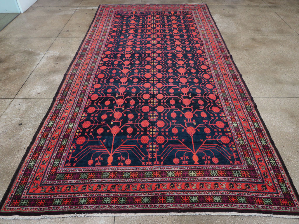 Antique East Turkestan Khotan Long and Narrow Gallery Carpet, No.32195 - Galerie Shabab