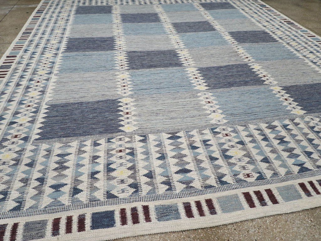 Swedish Inspired Modern Turkish Kilim Large Room Size Carpet, No.32199 - Galerie Shabab