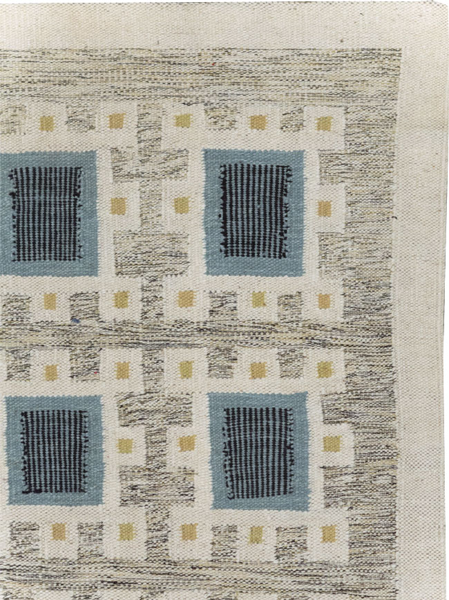 Swedish Inspired Contemporary Turkish Flatweave Accent Rug, No.32200 - Galerie Shabab