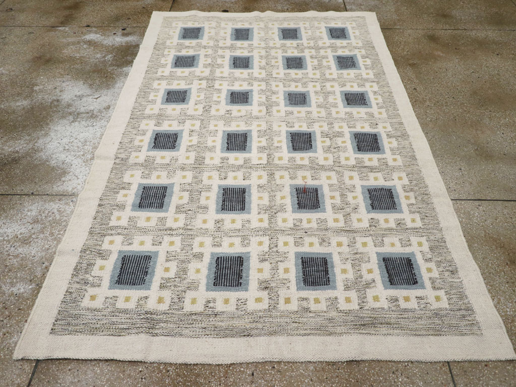 Swedish Inspired Contemporary Turkish Flatweave Accent Rug, No.32200 - Galerie Shabab