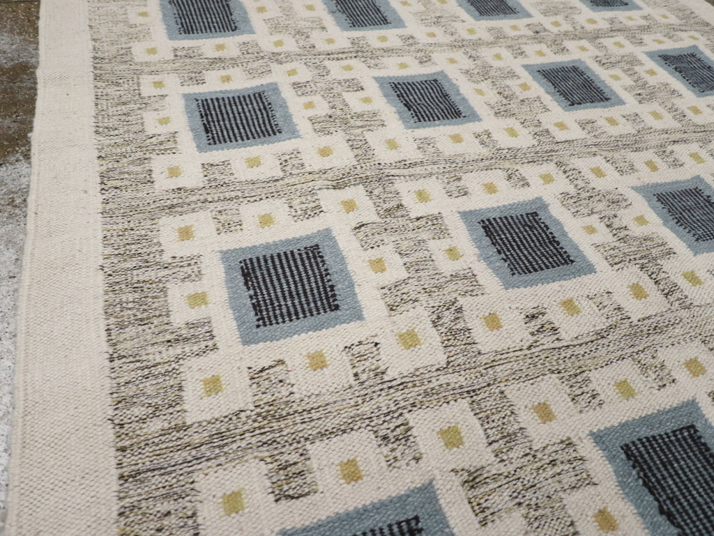 Swedish Inspired Contemporary Turkish Flatweave Accent Rug, No.32200 - Galerie Shabab