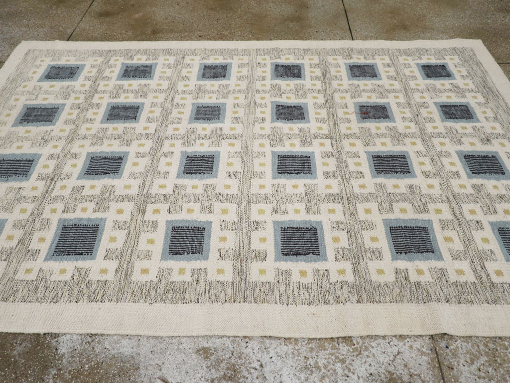 Swedish Inspired Contemporary Turkish Flatweave Accent Rug, No.32200 - Galerie Shabab