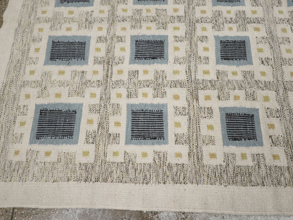 Swedish Inspired Contemporary Turkish Flatweave Accent Rug, No.32200 - Galerie Shabab