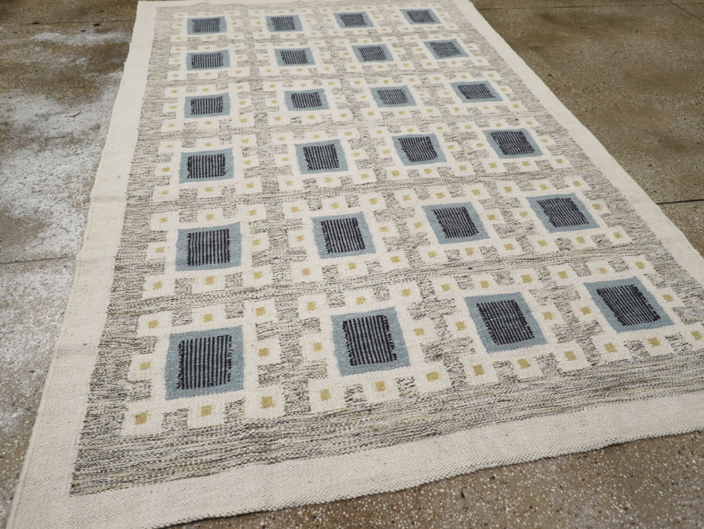 Swedish Inspired Contemporary Turkish Flatweave Accent Rug, No.32200 - Galerie Shabab