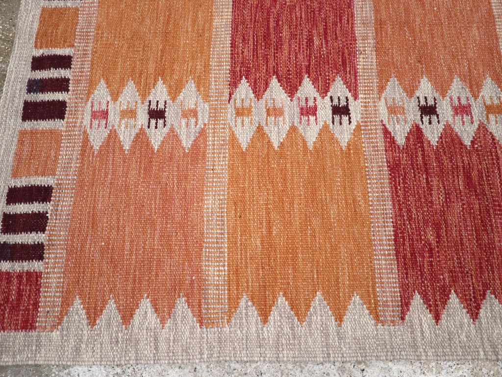 Swedish Inspired Contemporary Turkish Flatweave Accent Rug, No.32201 - Galerie Shabab