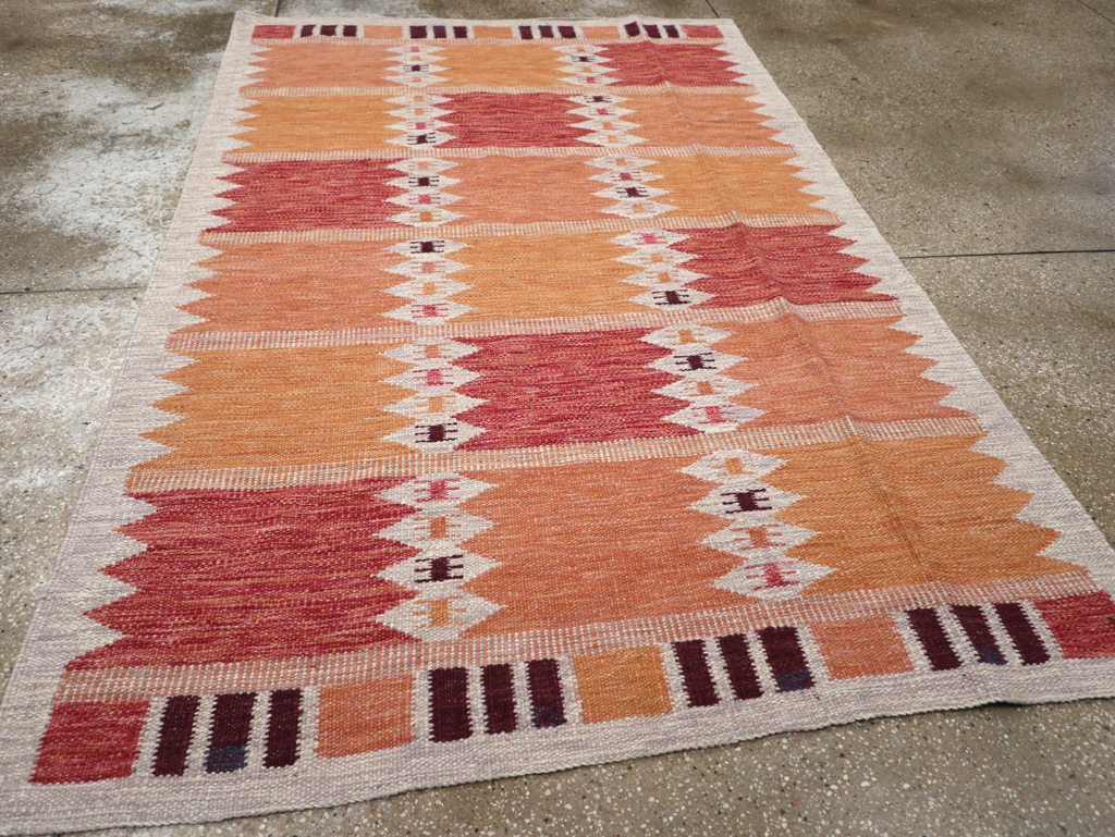Swedish Inspired Contemporary Turkish Flatweave Accent Rug, No.32201 - Galerie Shabab
