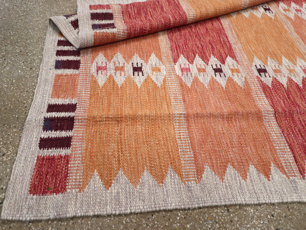 Swedish Inspired Contemporary Turkish Flatweave Accent Rug, No.32201 - Galerie Shabab