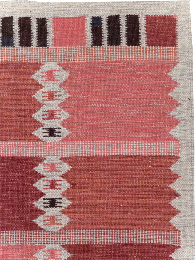 Swedish Inspired Modern Turkish Flatweave Rug, No.32202 - Galerie Shabab