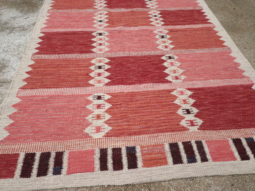 Swedish Inspired Modern Turkish Flatweave Rug, No.32202 - Galerie Shabab