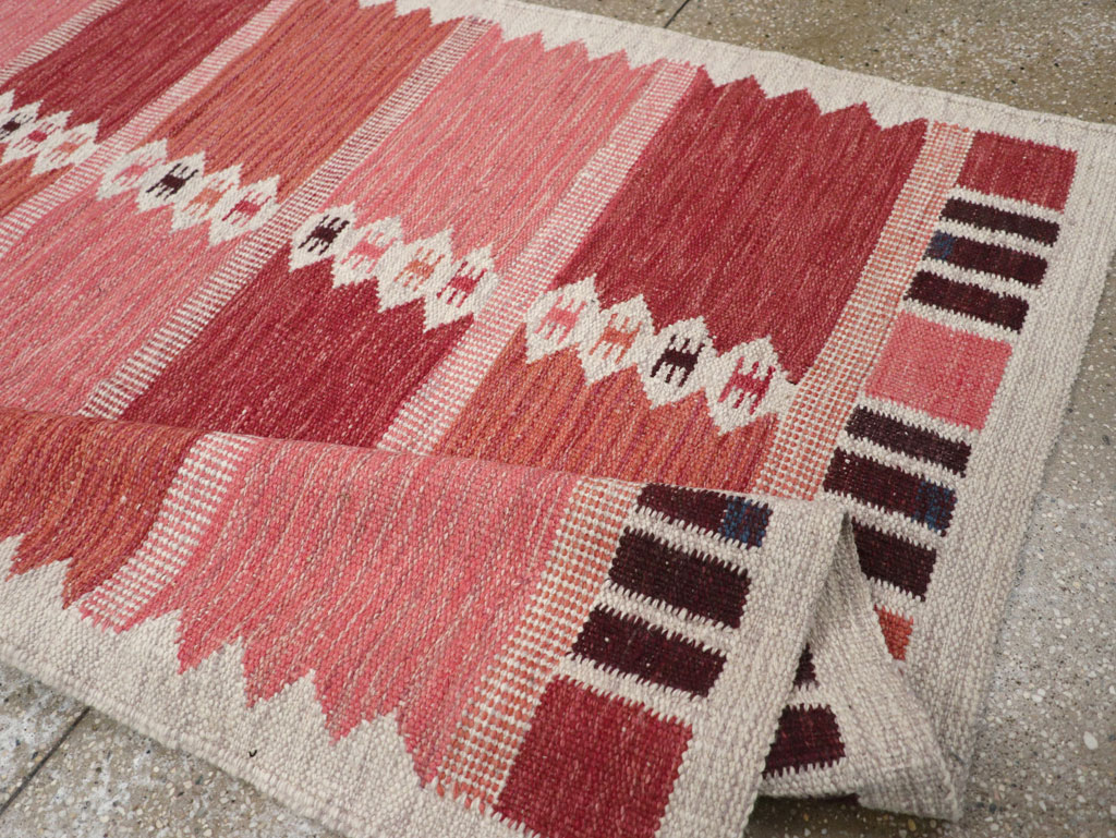 Swedish Inspired Modern Turkish Flatweave Rug, No.32202 - Galerie Shabab