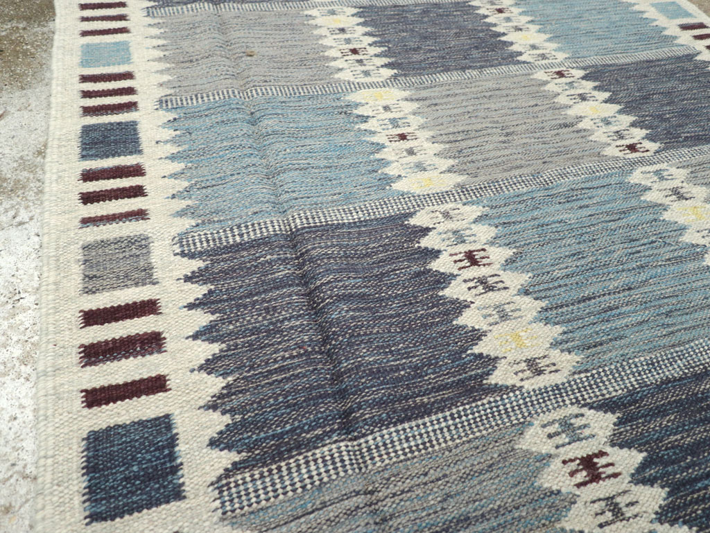 Swedish Inspired Modern Turkish Flatweave Accent Rug, No.32204 - Galerie Shabab