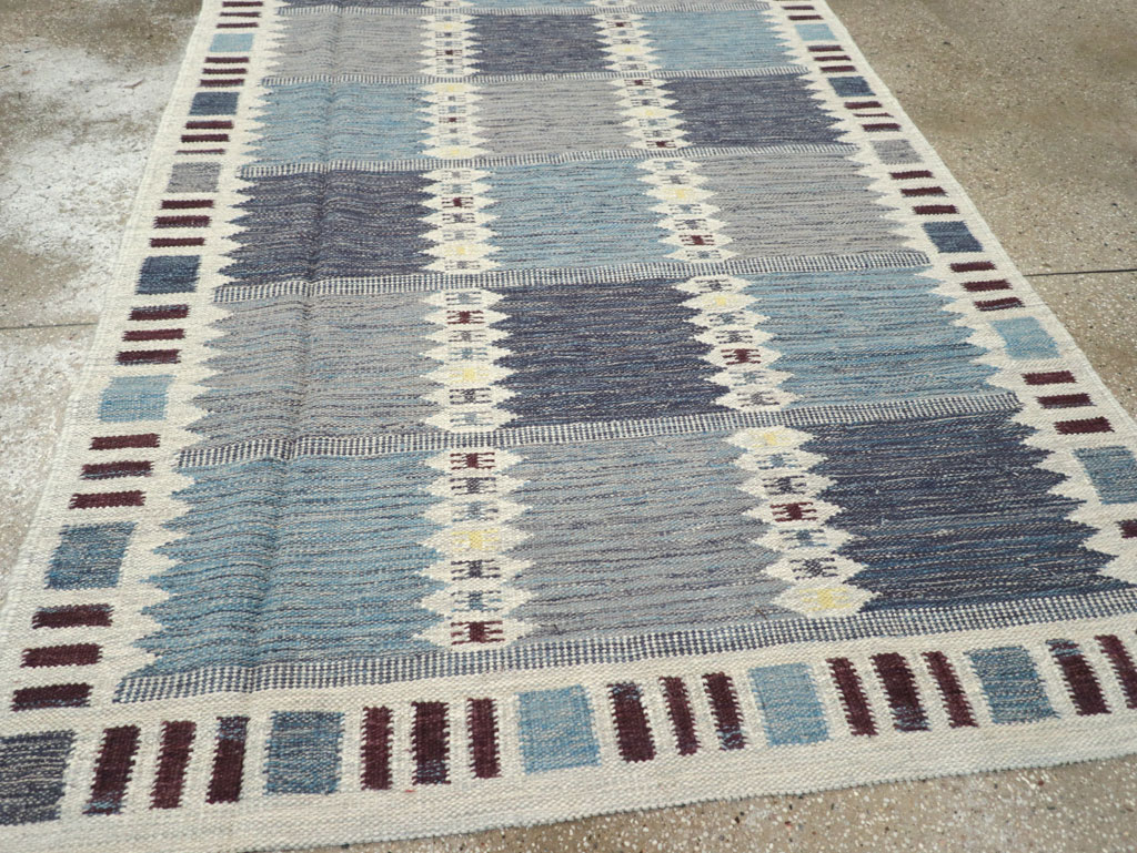 Swedish Inspired Modern Turkish Flatweave Accent Rug, No.32204 - Galerie Shabab