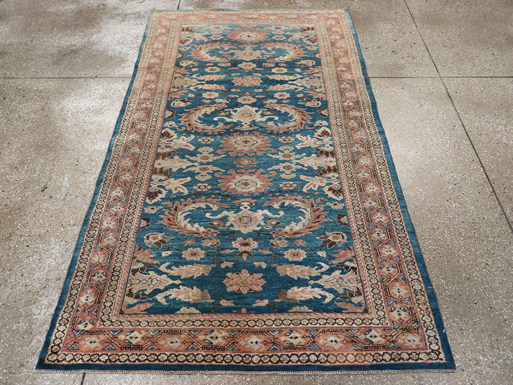 Antique Persian Sultanabad Accent Rug, No.32211 - Galerie Shabab