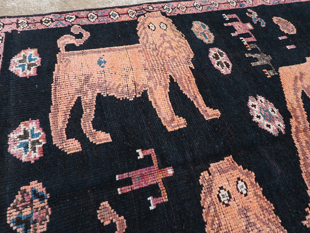 Vintage Turkish Anatolian Pictorial Gallery Rug, No.32214 - Galerie Shabab