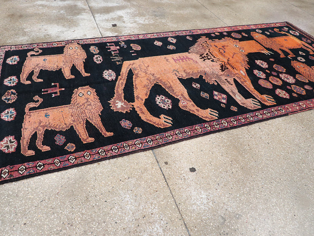 Vintage Turkish Anatolian Pictorial Gallery Rug, No.32214 - Galerie Shabab