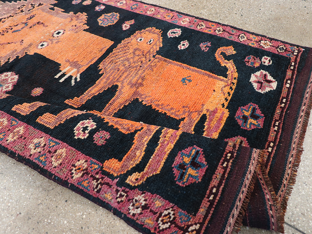 Vintage Turkish Anatolian Pictorial Gallery Rug, No.32214 - Galerie Shabab