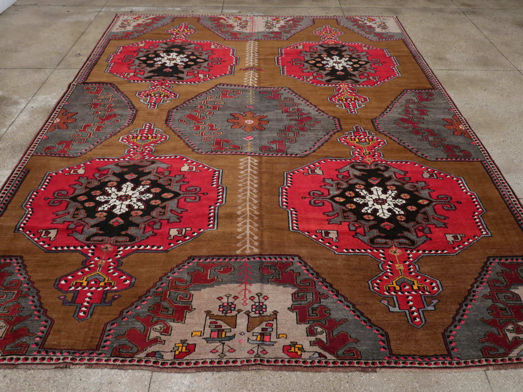 Vintage Turkish Anatolian Room Size Carpet, No.32224 - Galerie Shabab