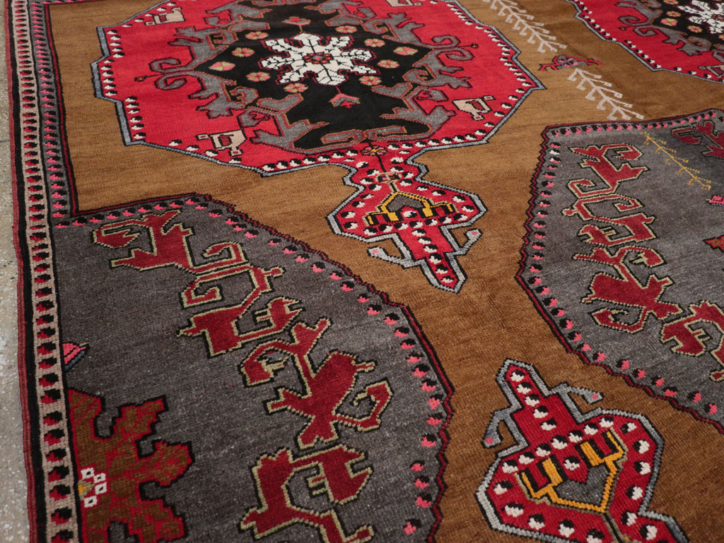 Vintage Turkish Anatolian Room Size Carpet, No.32224 - Galerie Shabab