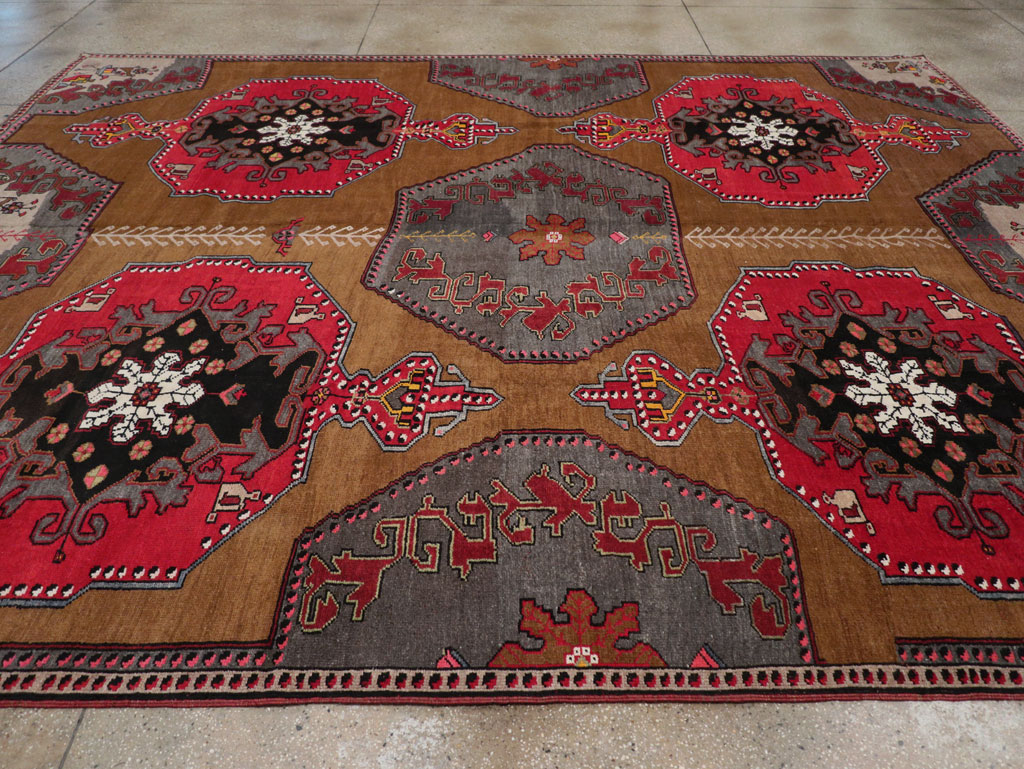 Vintage Turkish Anatolian Room Size Carpet, No.32224 - Galerie Shabab