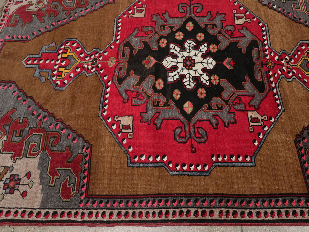 Vintage Turkish Anatolian Room Size Carpet, No.32224 - Galerie Shabab