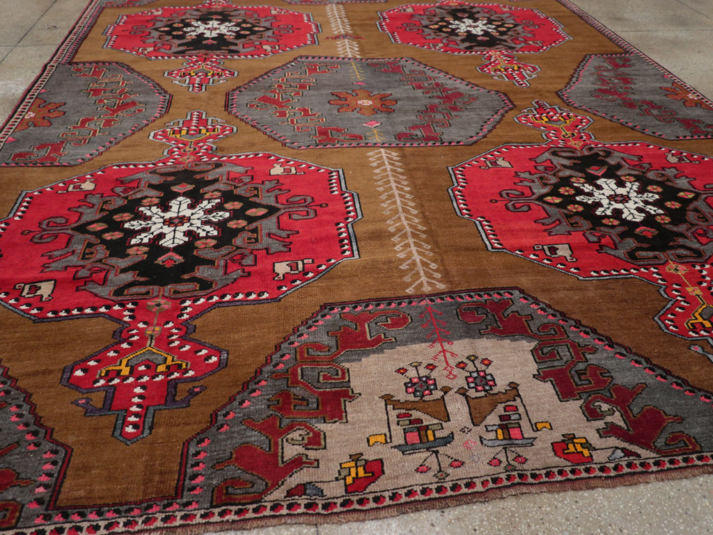 Vintage Turkish Anatolian Room Size Carpet, No.32224 - Galerie Shabab