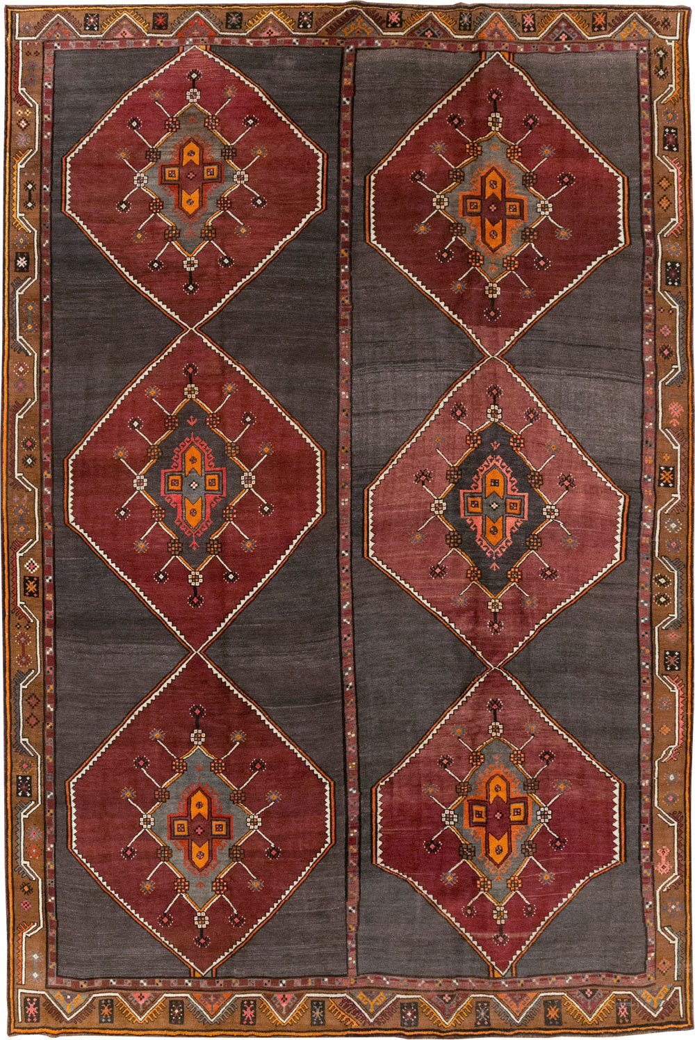 Vintage Turkish Anatolian Tribal Room Size Carpet, No.32225 - Galerie Shabab