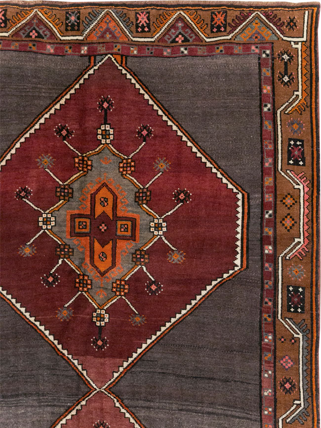 Vintage Turkish Anatolian Tribal Room Size Carpet, No.32225 - Galerie Shabab