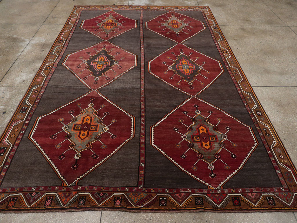 Vintage Turkish Anatolian Tribal Room Size Carpet, No.32225 - Galerie Shabab