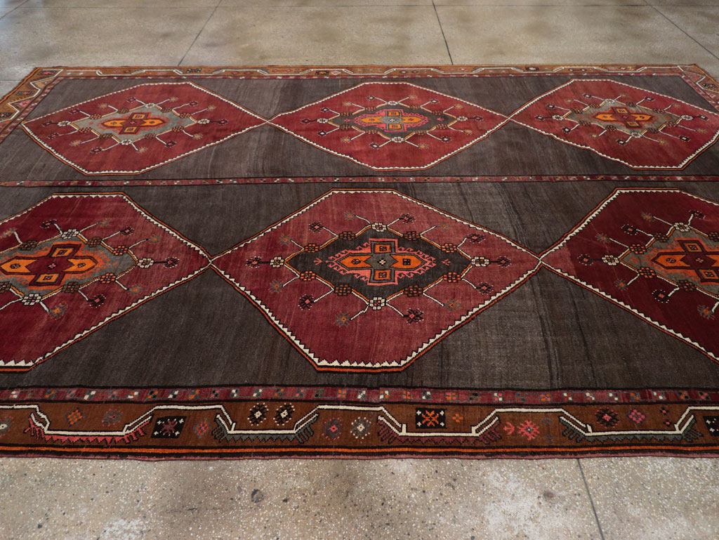 Vintage Turkish Anatolian Tribal Room Size Carpet, No.32225 - Galerie Shabab