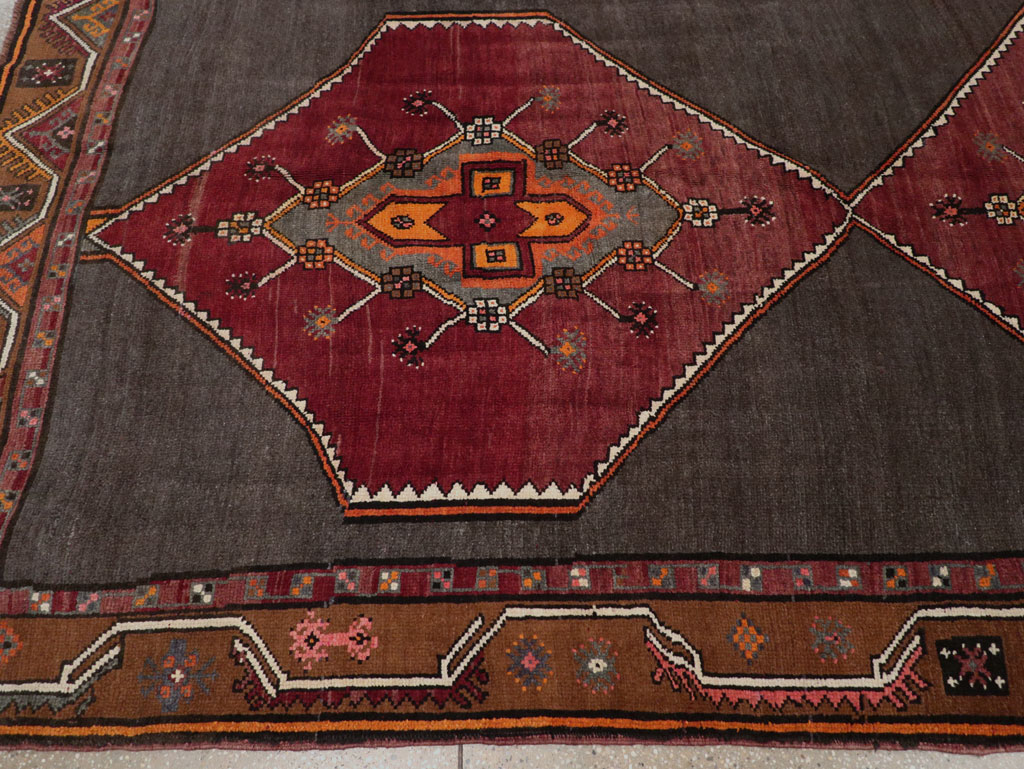 Vintage Turkish Anatolian Tribal Room Size Carpet, No.32225 - Galerie Shabab