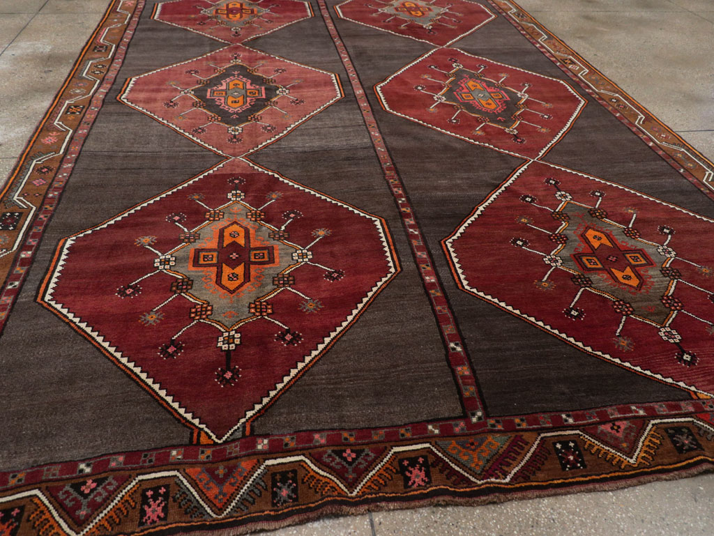 Vintage Turkish Anatolian Tribal Room Size Carpet, No.32225 - Galerie Shabab