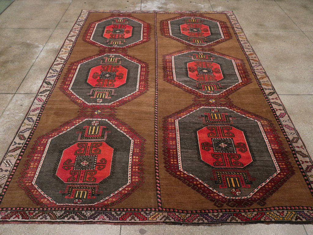 Vintage Turkish Tribal Room Size Carpet, No.32226 - Galerie Shabab