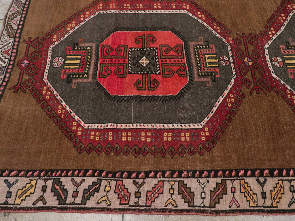 Vintage Turkish Tribal Room Size Carpet, No.32226 - Galerie Shabab
