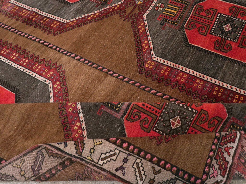 Vintage Turkish Tribal Room Size Carpet, No.32226 - Galerie Shabab