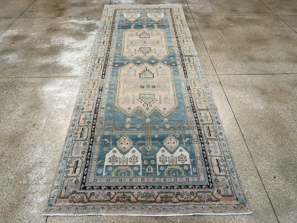 Vintage Persian Kurd Runner, No.32228 - Galerie Shabab