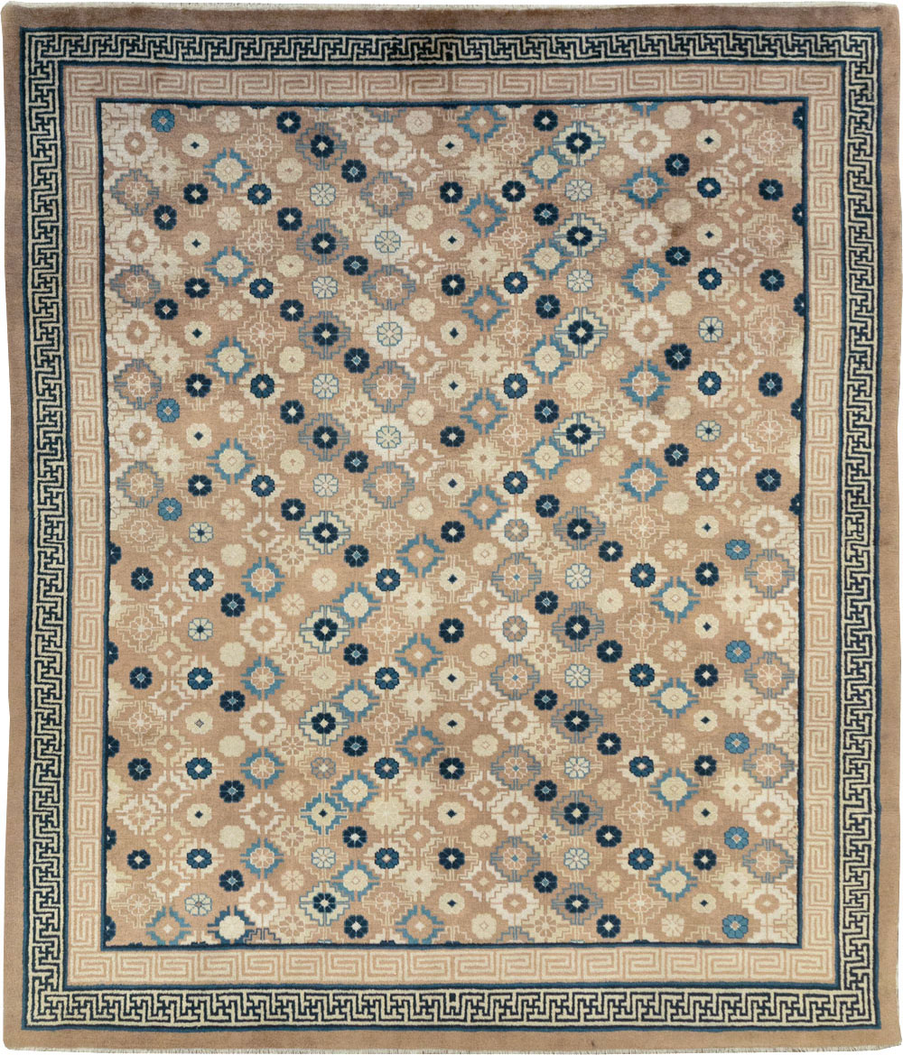 Vintage Chinese Peking Small Room Size Carpet, No.32257 - Galerie Shabab
