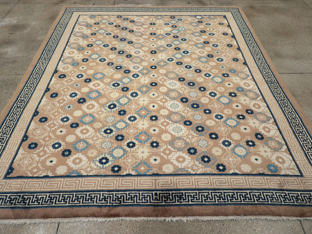 Vintage Chinese Peking Small Room Size Carpet, No.32257 - Galerie Shabab