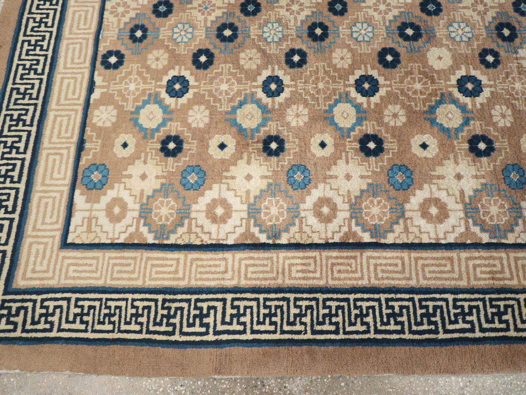 Vintage Chinese Peking Small Room Size Carpet, No.32257 - Galerie Shabab