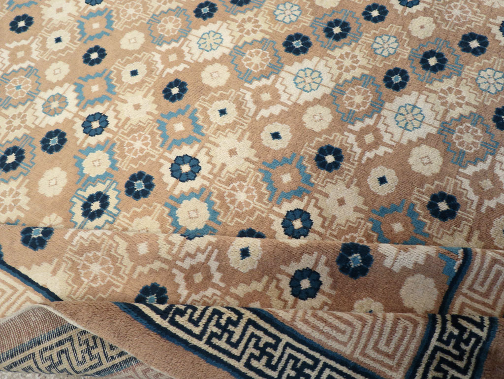 Vintage Chinese Peking Small Room Size Carpet, No.32257 - Galerie Shabab