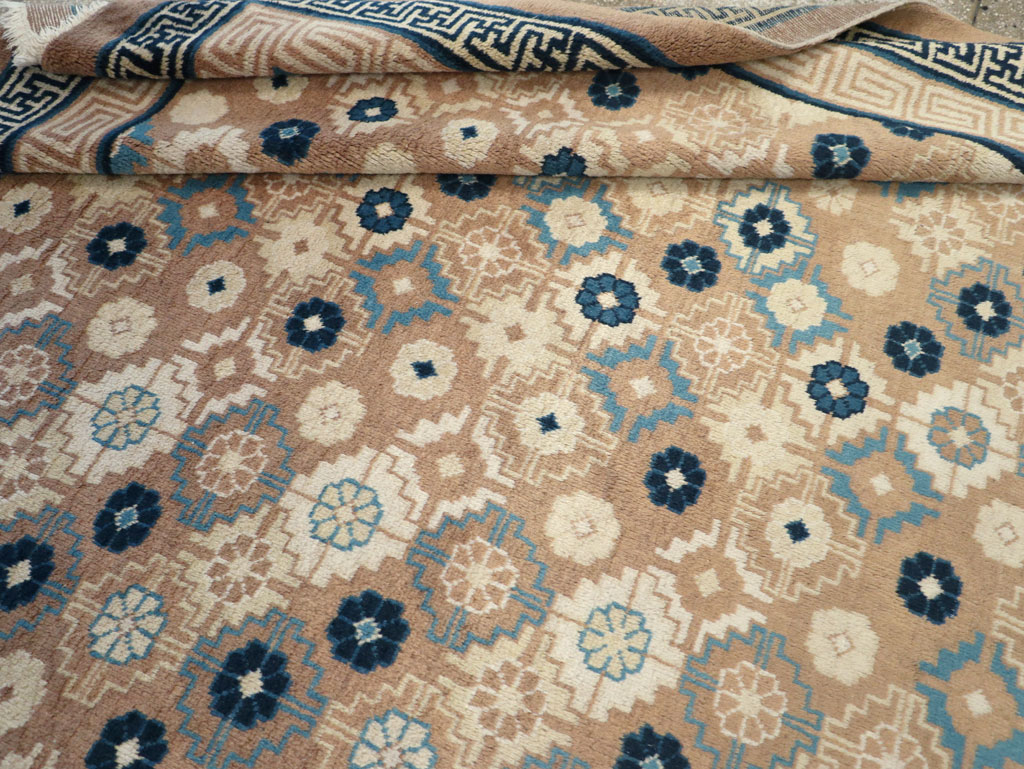 Vintage Chinese Peking Small Room Size Carpet, No.32257 - Galerie Shabab