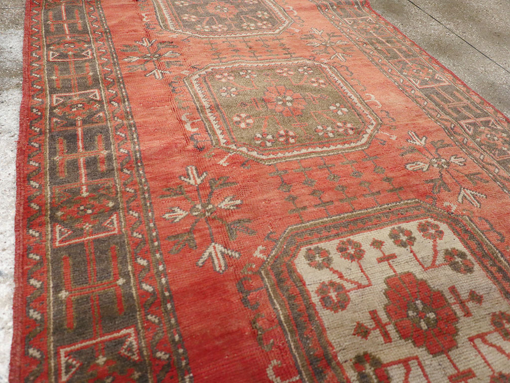 Vintage Turkish Oushak Wide Gallery Runner, No.32321 - Galerie Shabab