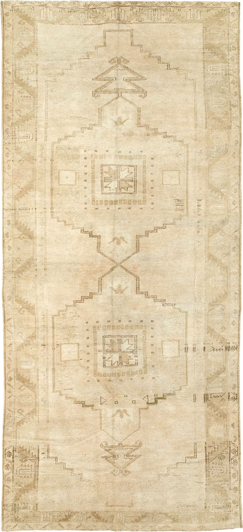 Vintage Turkish Anatolian Gallery Rug, No.32322 - Galerie Shabab